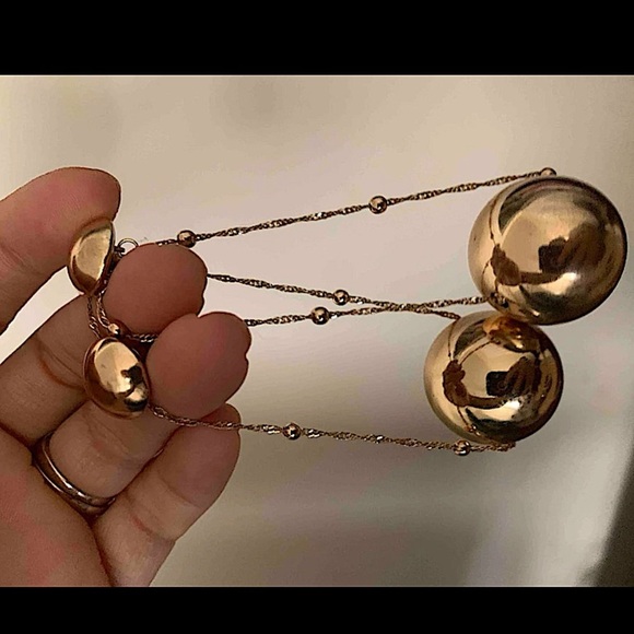 Gold ball drop exaggerated earrings - Picture 8 of 8